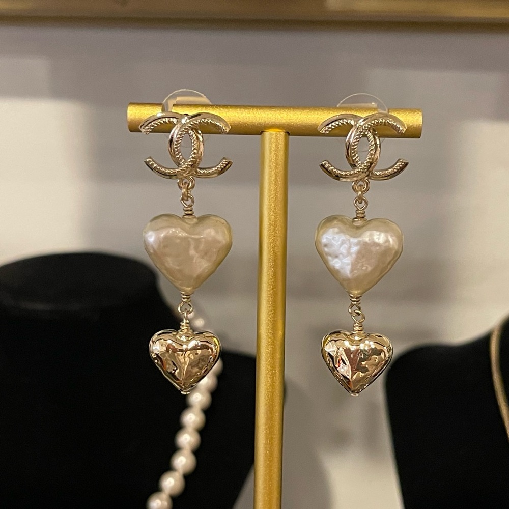 ✨❤️Beautiful Chanel Heart Earrings❤️✨